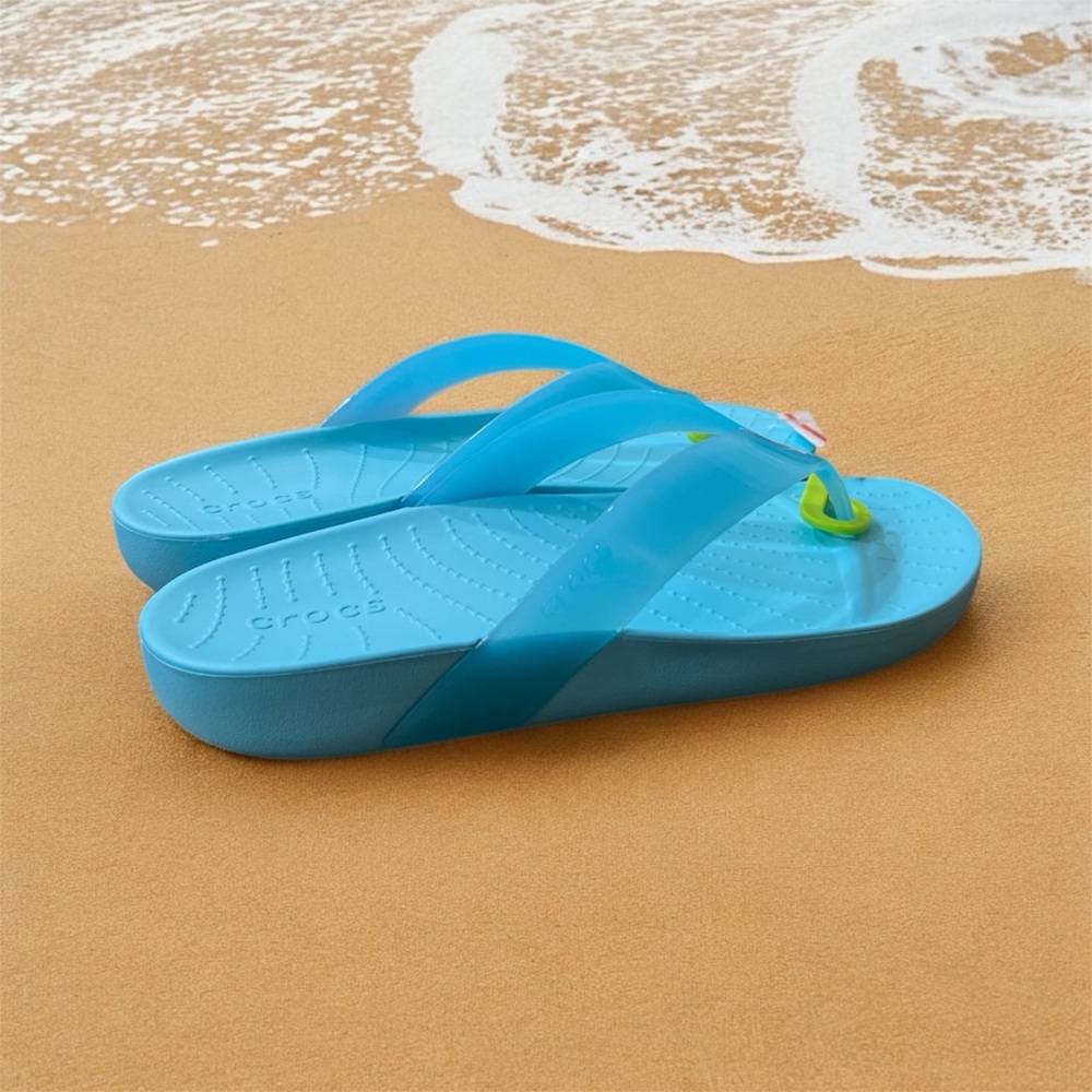 CROCS Womens Size 8 Blue Splash Glossy Flip Flops Summer Sandals Beach NWT